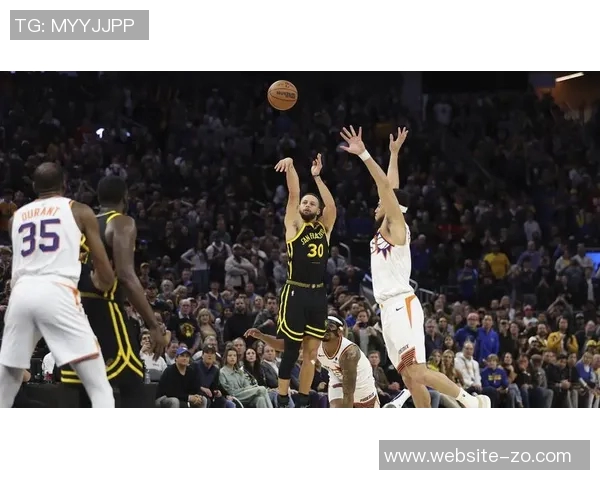 无奈之战库里22投12中三分7记独砍35分却难救勇士于水深火热之中 无奈之战库里22投12中三分7记独砍35分却难救勇士于水深火热之中