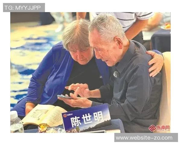 卡扎伊什维利与家人共享休闲时光照片曝光续约泰山仍在悬而未决中